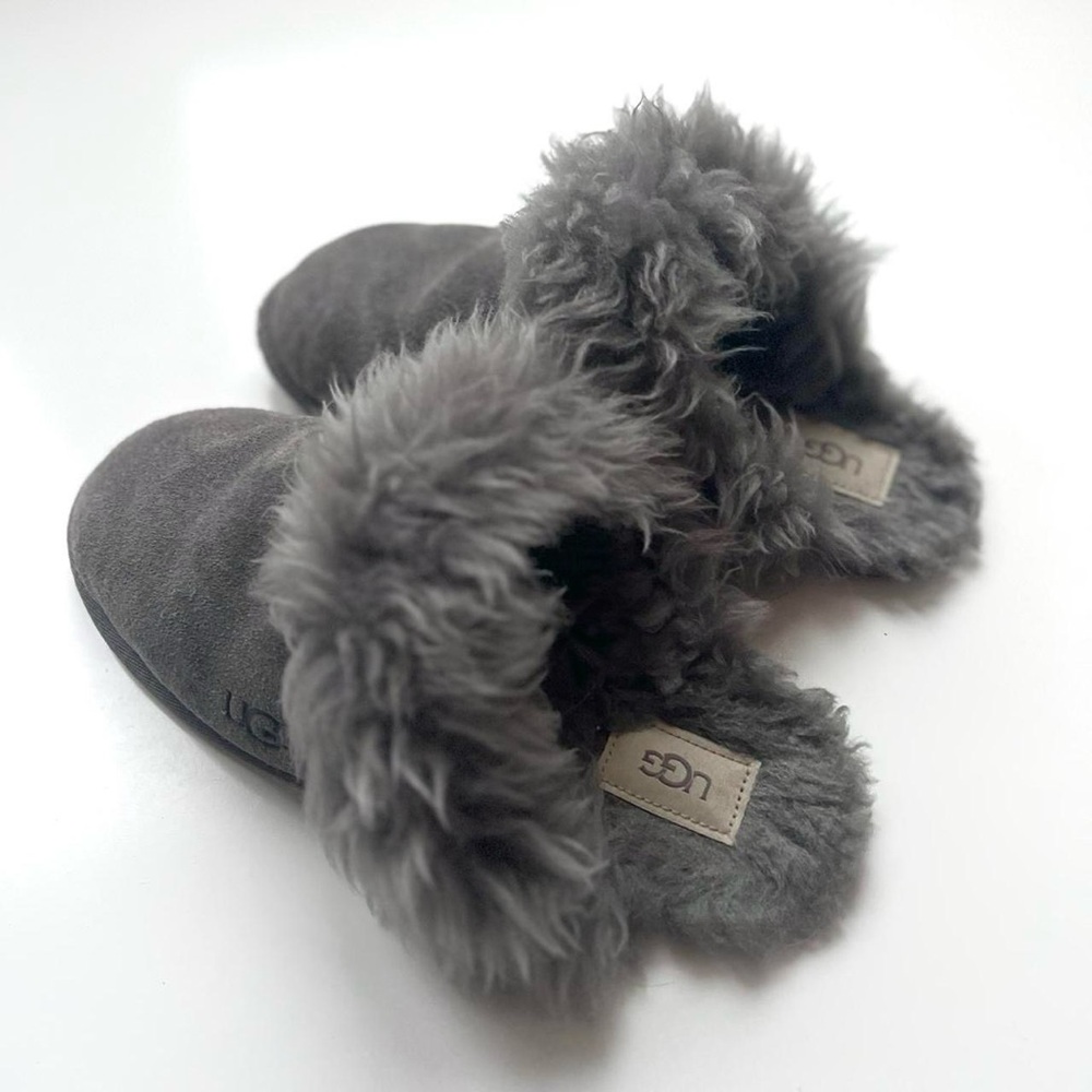 Ugg Slippers 🩶